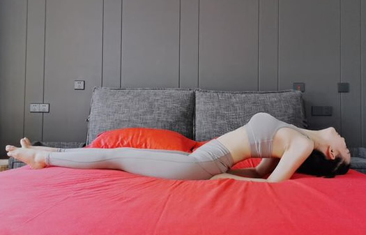 男人爱女人在床上的表现：女人床上10个行为男人欲火焚身