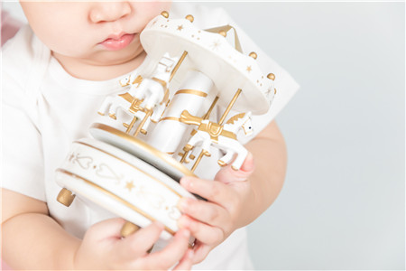 宝宝肠绞痛按摩手法图