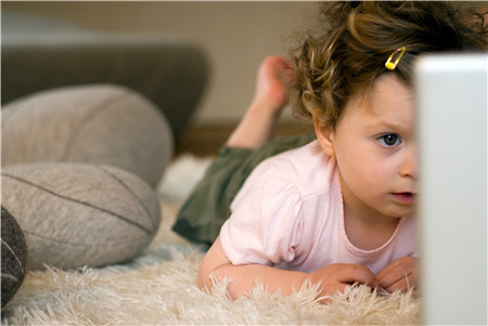 小女孩可爱的英文名字加翻译