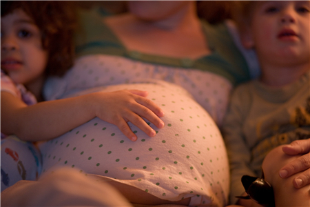 子宫前位显怀吗