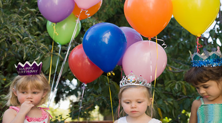 女孩正常来月经是多大 月经来早了是性早熟吗