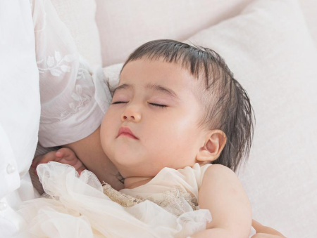 新生儿老是感觉吃不饱