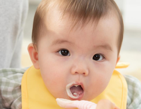 安抚奶嘴几个月开始用