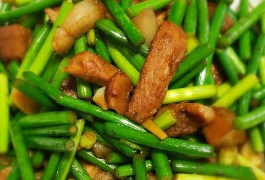 哺乳期蒜苔是可以吃的吗 哺乳期蒜苔是可以吃的吗