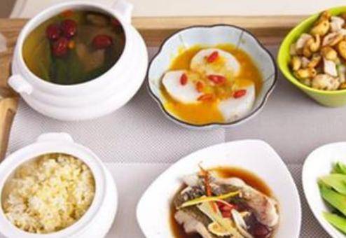 产妇月子餐食谱介绍,怎么给刚生完宝宝的妈妈做月子餐?