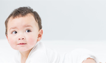 宝宝用尿不湿出现红点怎么办