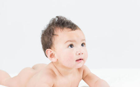 新生儿一般多久会抬头