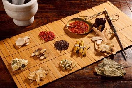 舌苔发黄是什么原因,黄腻舌苔小心这六种疾病