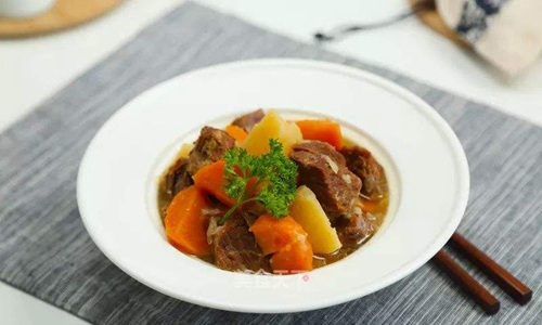 牛肉炖土豆的做法,牛肉炖的软烂土豆入味的小窍门