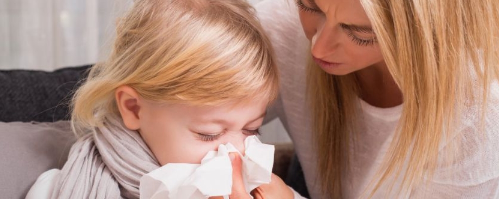 小儿病毒感冒怎么引起的