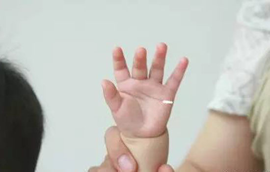 小儿肺炎推拿手法图解 家长可试试这五种手法