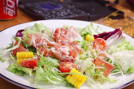 女性都爱吃蔬菜沙拉的做法 三种减肥沙拉爽口不腻