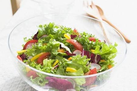 女性都爱吃蔬菜沙拉的做法 三种减肥沙拉爽口不腻