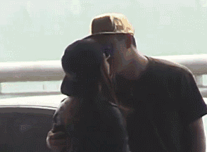 怎么舌吻怎么做 男女激情舌吻GIF图解