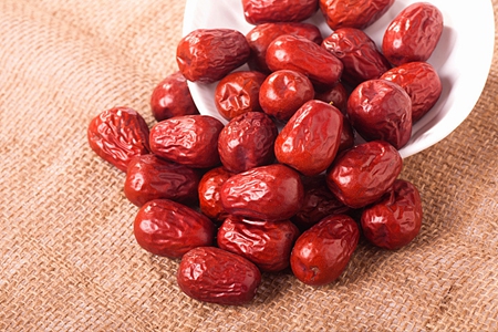 红枣对女性有什么好处？经常食用有助女性调理身体！