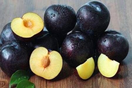 黑布林的功效与作用是什么 女人经常吃黑布林皮肤光滑细腻