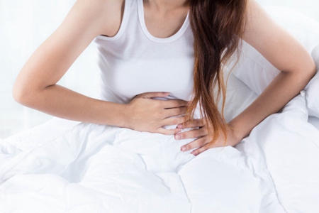 胆结石是怎么引起的？这三个女人生活习惯导致胆结石的症状