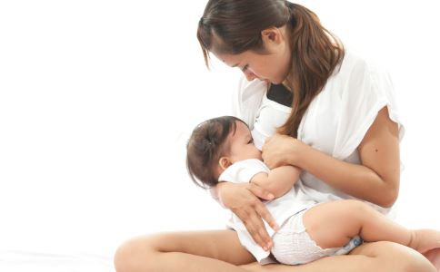 哺乳期乳房有硬块是什么原因 当心乳房疾病