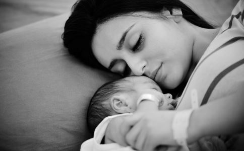 产后选对避孕方法 滚床单不担心