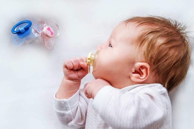 宝宝肠绞痛哭闹不止、睡不好，除了排气之外,你还应该懂的技巧