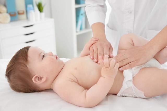 宝宝肠绞痛哭闹不止、睡不好，除了排气之外,你还应该懂的技巧