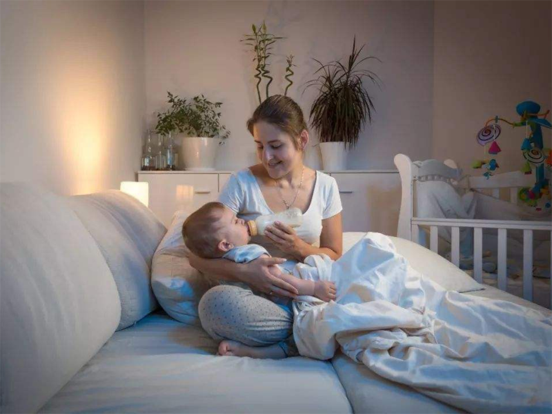 几个月的小孩开始不吃夜奶？