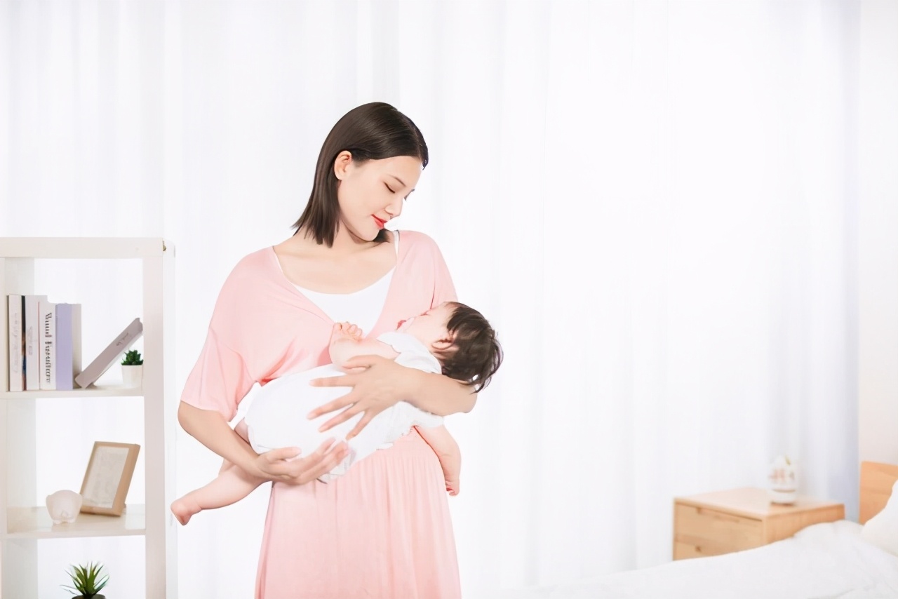 产后胸下垂是什么原因导致的