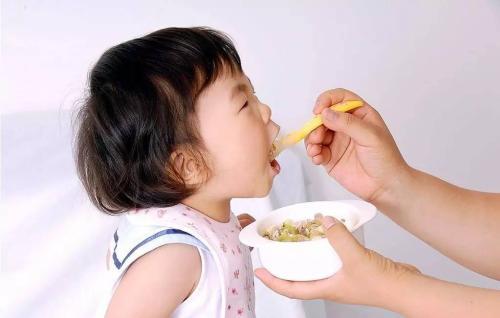 又到了冬天宝宝积食高发期,这几种辅食别多喂,影响吸收难长个