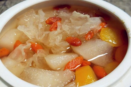 冰糖梨水怎么熬可以治咳嗽？冰糖梨水的做法及功效与作用