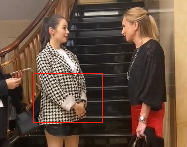 吉娜怀孕7个月不显怀上热搜,《人民日报》公开批评,网友说得好