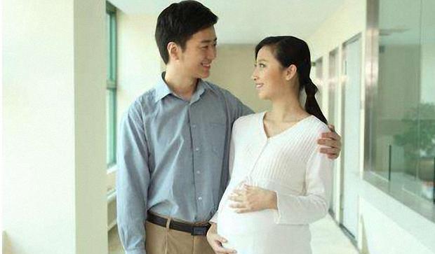 孕期白带像水一样流出来正常吗