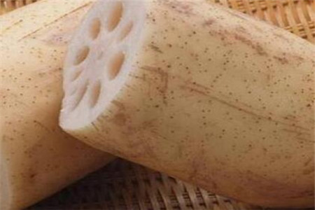 女人口腔溃疡缠身多吃五种食物好得快