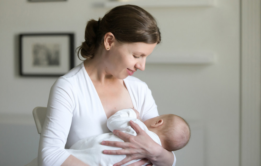 母乳喂养和奶粉喂养,差距大的不是一点,看看赵薇和章子怡就懂了