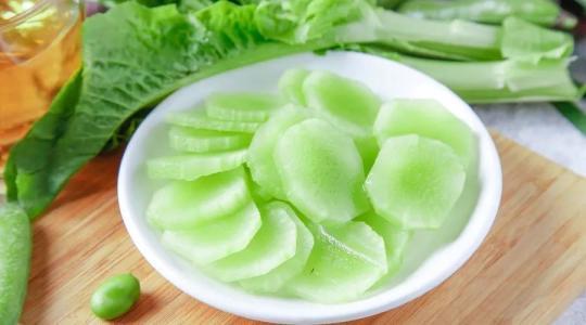 奶水少？别挤了,餐桌上六种食物是下奶高手,每天吃点变身大奶牛