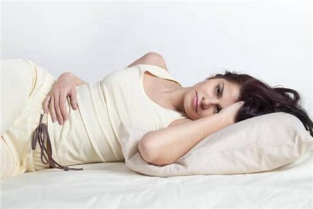 月经提前10天正常吗？月经提前的原因及解决办法