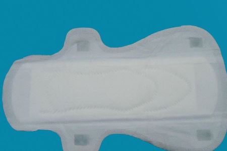 女人使用卫生巾要注意做好两件事