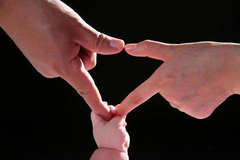 1岁女宝宝纸尿裤带血丝,妈妈痛哭懊悔,医生：1物用得太大意