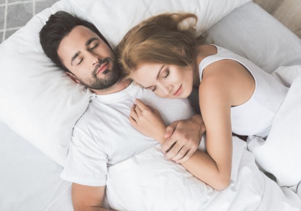 男人为什么在同房后汗流浃背？过夫妻生活,男人坚持多久才算正常？