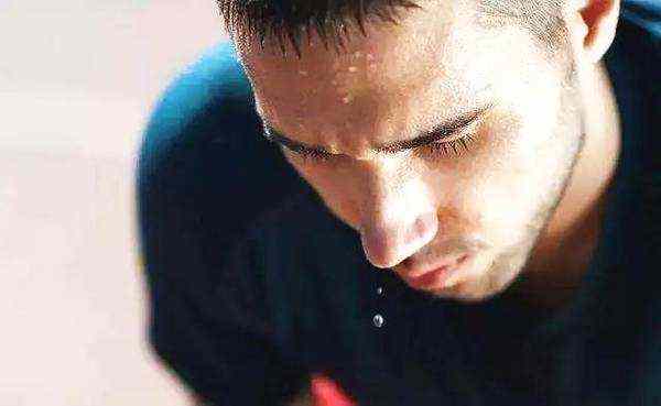 男人为什么在同房后汗流浃背？过夫妻生活,男人坚持多久才算正常？