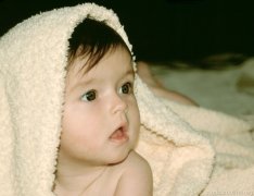 【如何给宝宝穿衣】_宝宝穿衣的步骤_宝宝穿衣注意事项