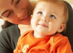 【宝宝几个月可以竖着抱】_抱孩子的正确方法_抱宝宝的正确姿势