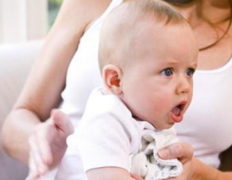 新生儿打嗝是什么原因_新生儿打嗝是怎么回事_新生儿打嗝怎么办