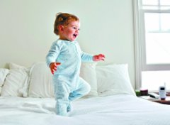 【宝宝学站立】宝宝什么时候学站立_帮助宝宝站立的运动