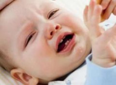 【婴儿呕吐】婴儿呕吐是什么原因_婴儿吐奶怎么办