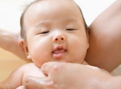 【婴儿打嗝】婴儿打嗝是什么原因_婴儿打嗝怎么办