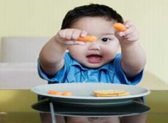 【宝宝辅食】宝宝辅食添加时间_宝宝辅食添加注意事项
