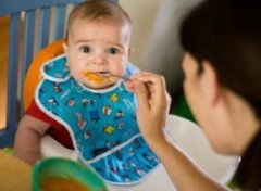 【婴儿大便次数多少正常】婴儿大便次数多是什么原因_婴儿大便次数少怎么办