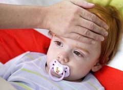 【小孩反复发烧怎么办】宝宝发烧反复发作怎么办_小孩反复发烧是什么原因引