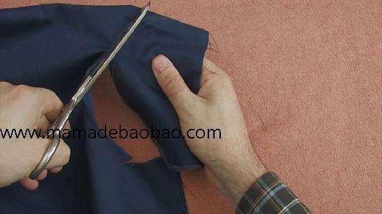 如何做一件斗篷: 8 步骤（斗篷主体）