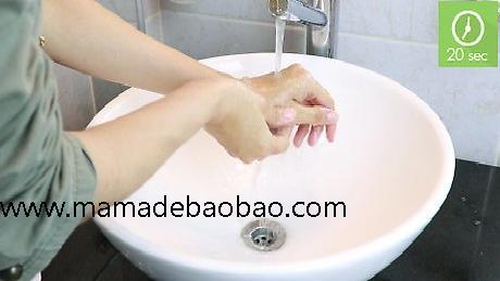 3种方法来清洁眼镜(用温水和餐具洗涤剂)